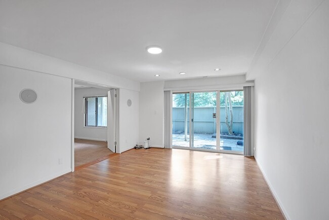 private entrance - 5224 Pooks Hill Rd Unit Bethesda Luxury Condo