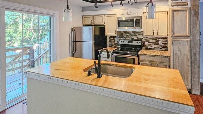 Photo - West Knoxville 37923 - 2 bedroom, 1.5 bath condo with hardwood floors - Contact Ryan Fogarty (865...