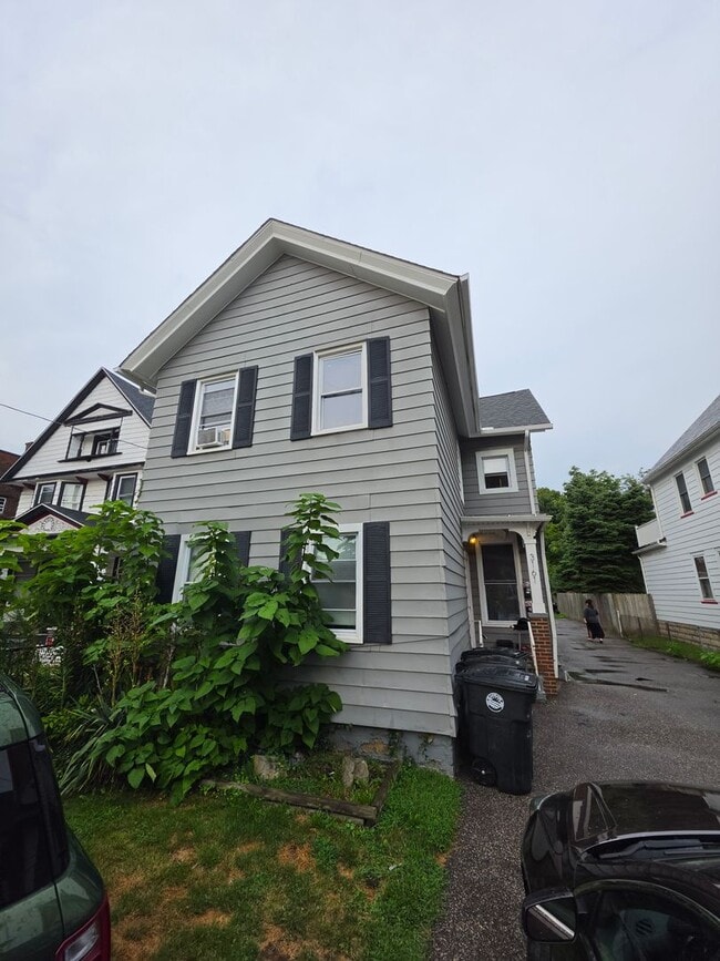 Building Photo - 3159-3161 Scranton Road Unit 3161, Down Front