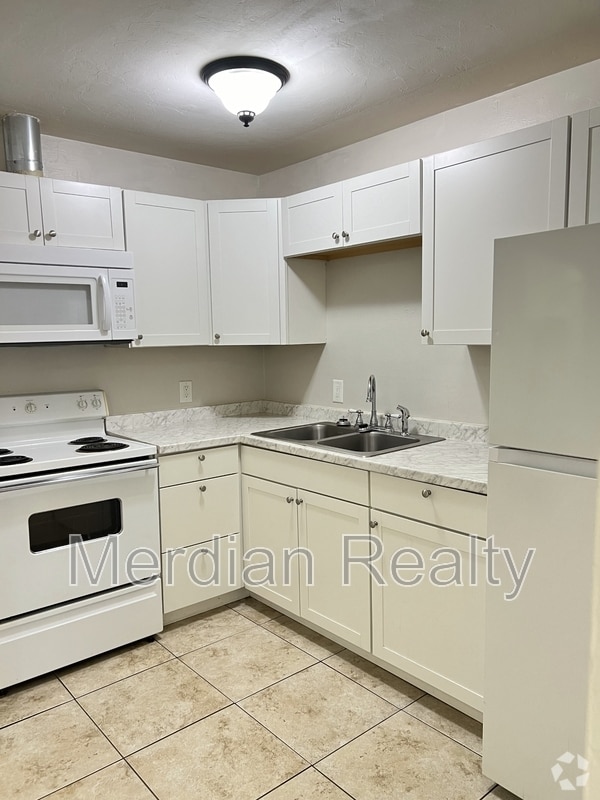 Building Photo - 7222 SW 45th Pl Rental
