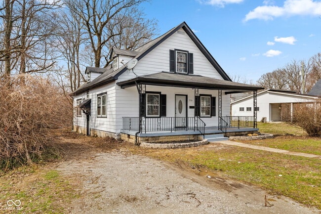 Photo - 320 Lockerbie St