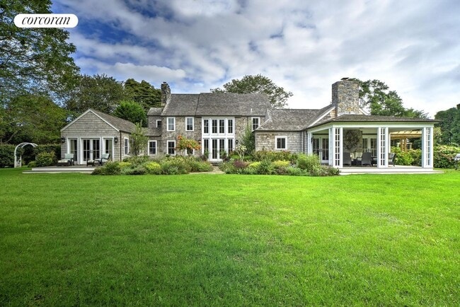 Photo - 245 Narrow Ln E