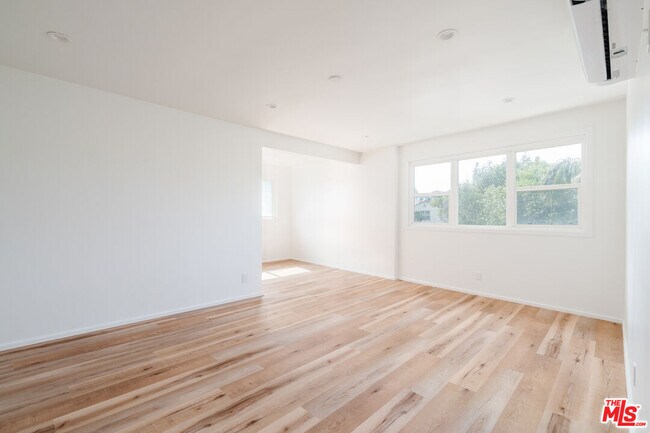 Photo - 1318 S Ogden Dr Unidad 4