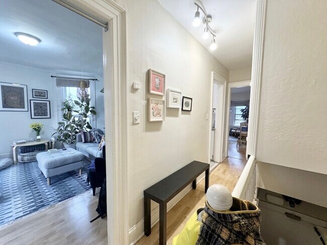 Photo - 2 Chicora Ave Unité 3rd Fl