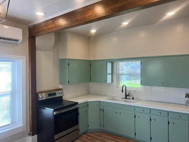 8 N 800 E St