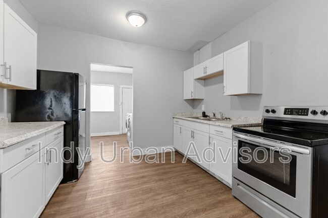 Photo - 2954 Ruckle St