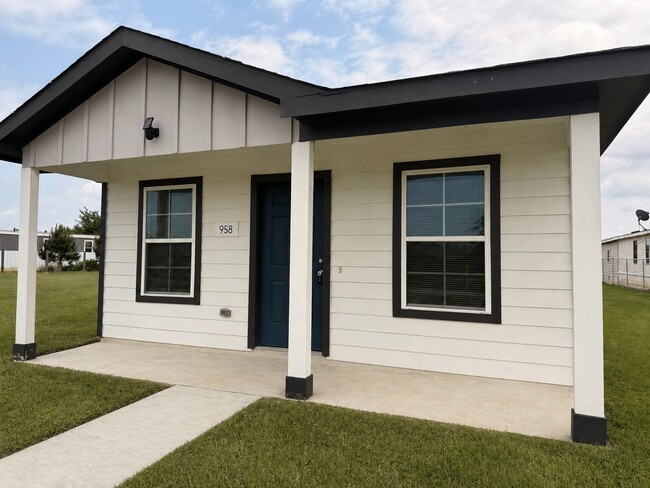 Photo - 958 Rd 5702