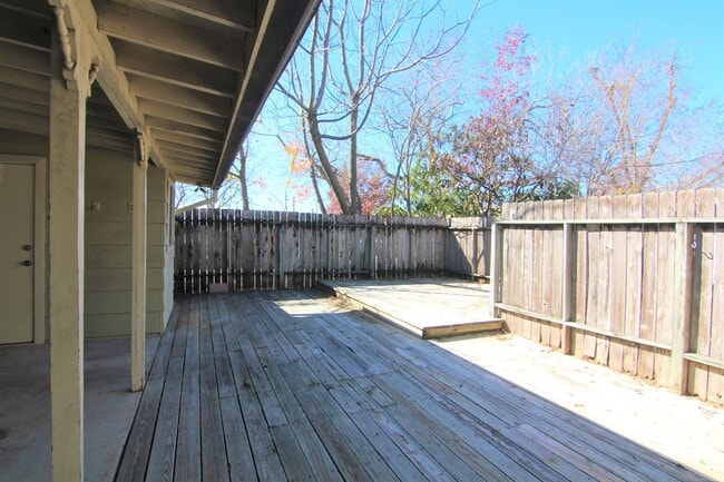 Photo - Walk to the Comal River, Schlitterbahn, & Downtown NB /1/1 Duplex with Courtyard! Includes Fridge...