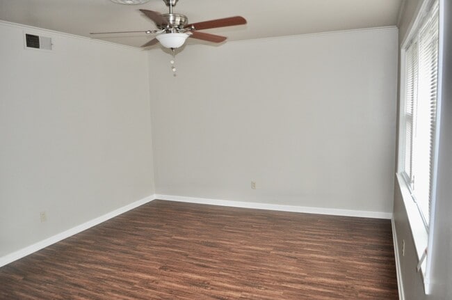 Photo - FOR LEASE! Nice 3-2-2 Brick Home in Weatherford!