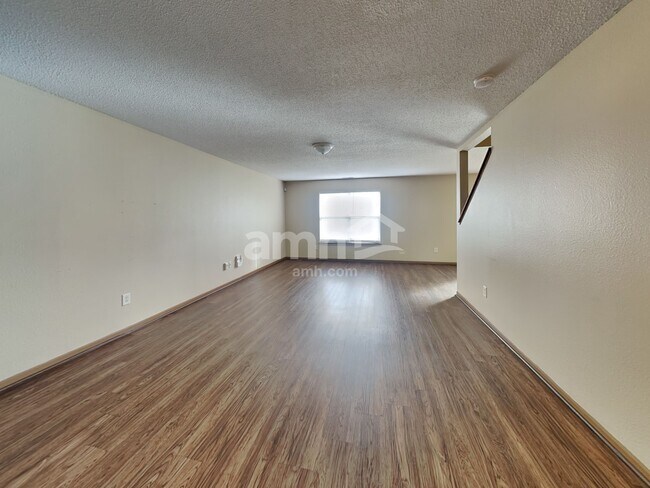 Photo - 10525 Kensil St