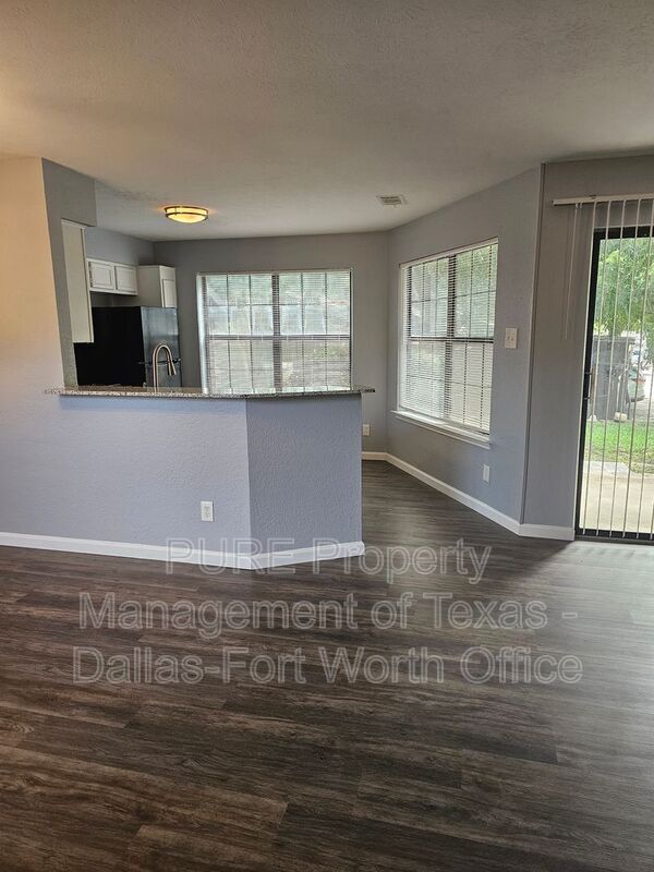 Photo - 806 Castleglen Dr