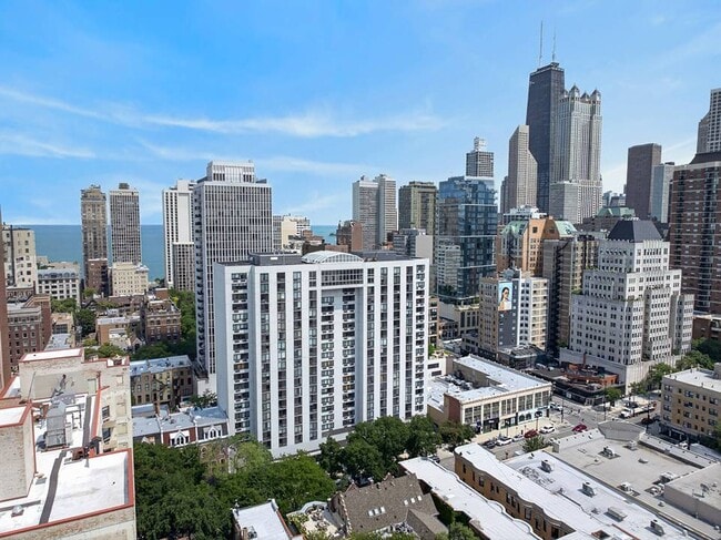 Photo - 1221 N Dearborn St
