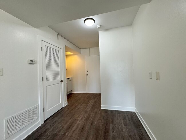 Photo - 4524 Broadway St Unit 1N