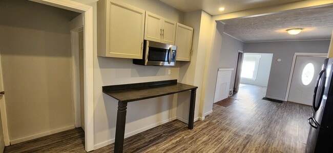 Photo - 115 E Conron Ave