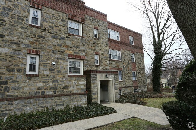 Woodside Court Apartments
