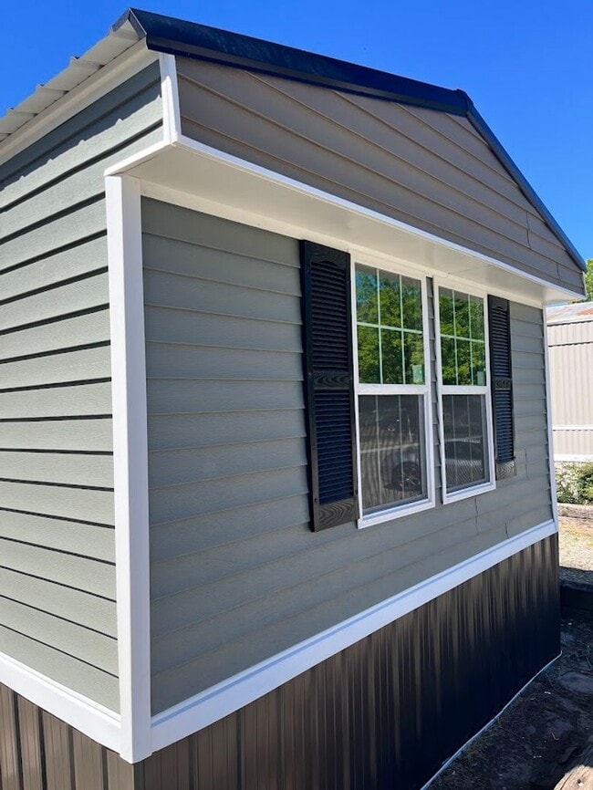 Photo - NEW LISTING!!