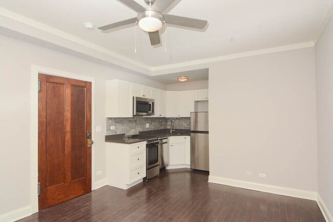 Building Photo - 648 W Wrightwood Ave Unit J01P