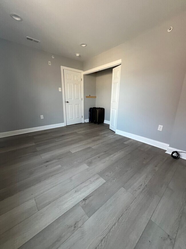 Photo - 5239 Jefferson St Unit 2