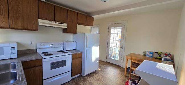 Building Photo - 52 Middle St