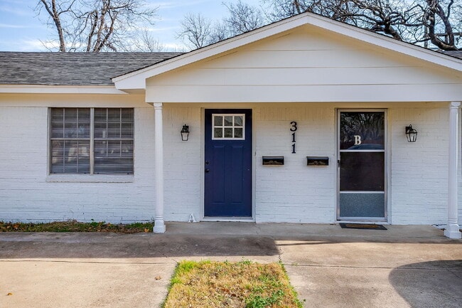 Photo - Charming 2 Bedroom Duplex in Westworth Village