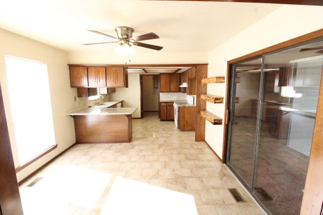 Photo - 1136 W Johnathan Way