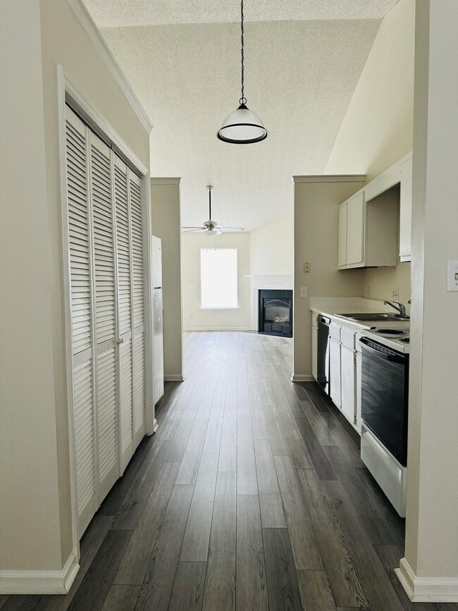 2607 Bluff View Dr Unit B