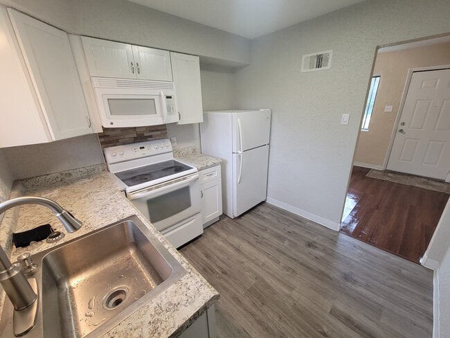 Photo - 3909 Vest Ave Townhome