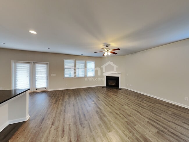 Photo - 235 Hickory Pointe Dr