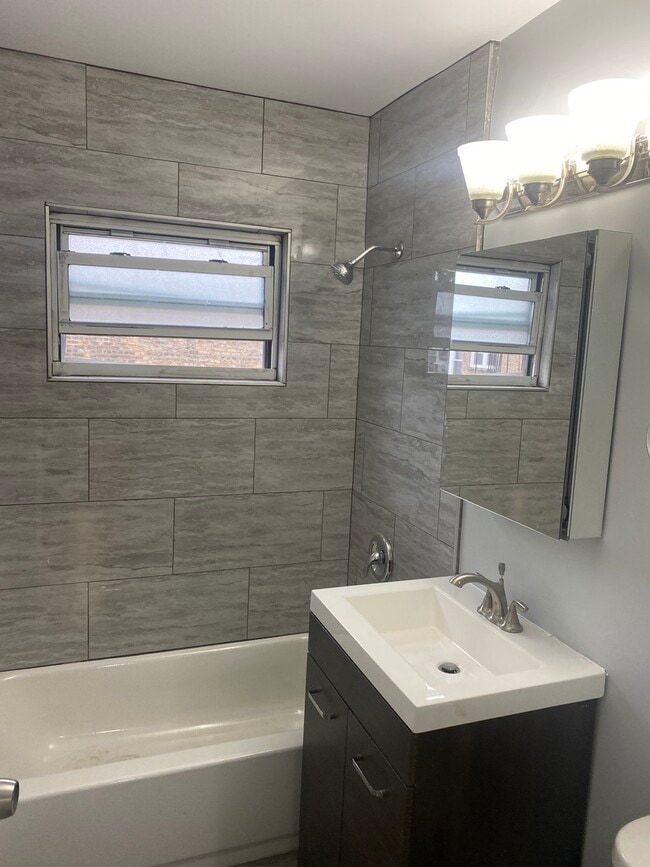 Photo - 7361 N Ridge Blvd Unit 2D