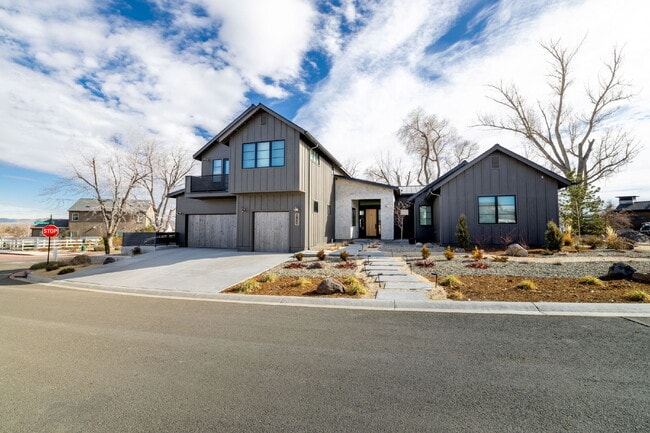 6136 Falabella Wy