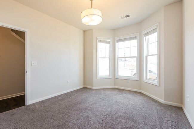 Photo - 352 White Peach Wy Casa