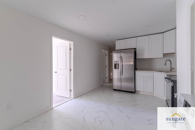 Photo - 208 Lloyd St