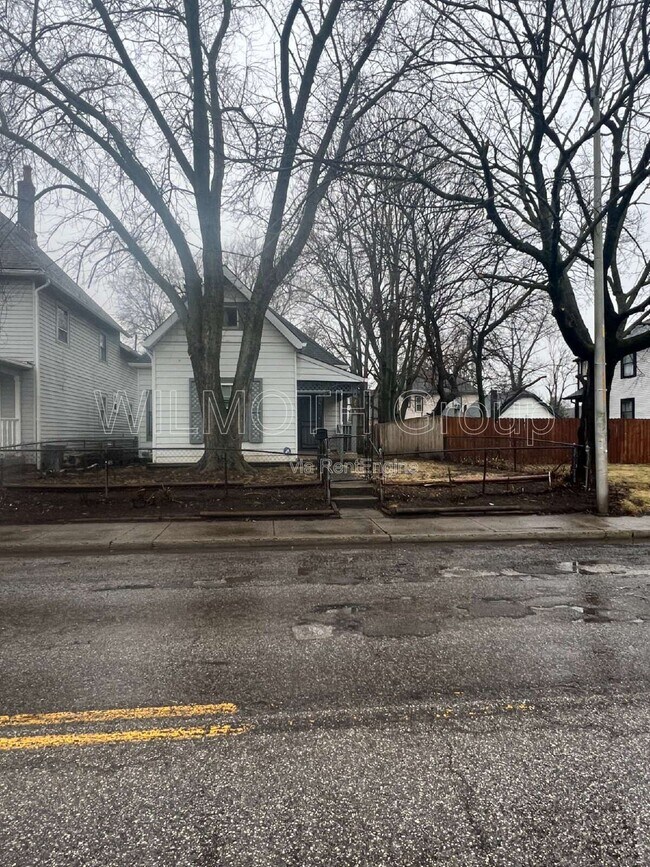 Building Photo - 2509 E 10th St