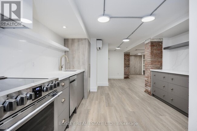 Photo - 334 Gladstone Ave