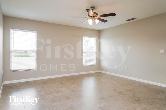 659 Lindbergh Wy