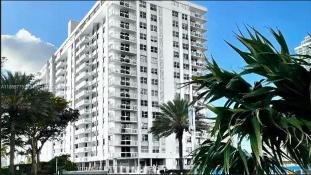 Photo - 1849 S Ocean Dr Unidad 414 Rental