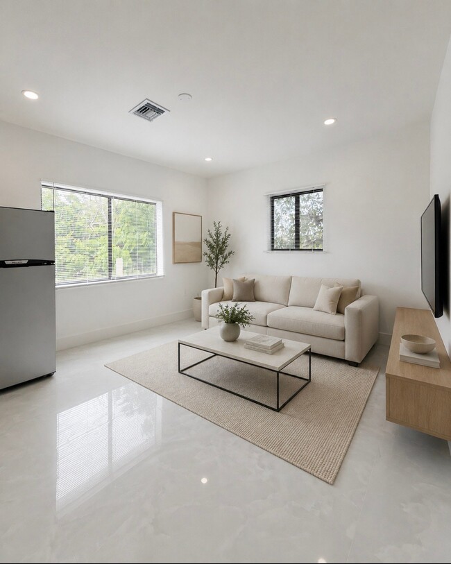 329 NW 17th Ave Unit 3