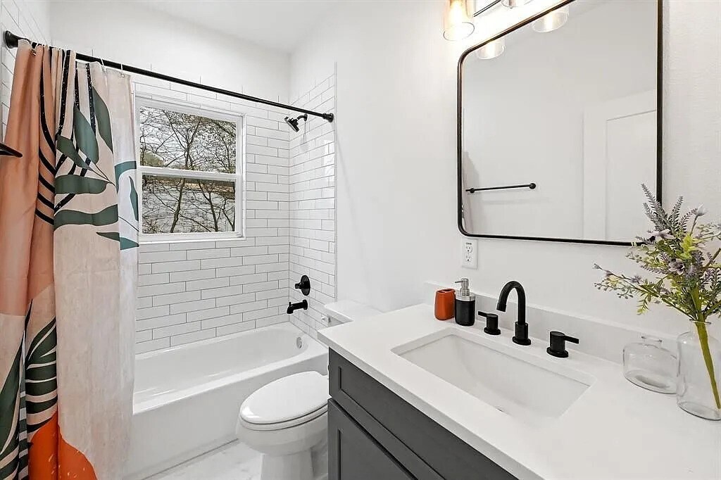 Photo - 6814 Burkett St.