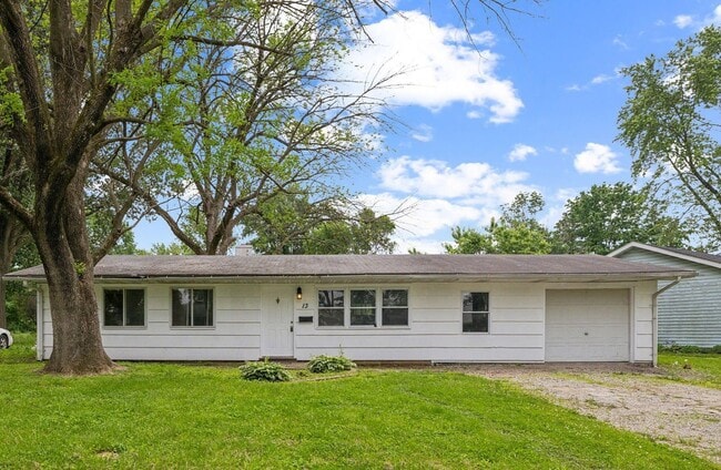 Building Photo - 13 W Adams Dr