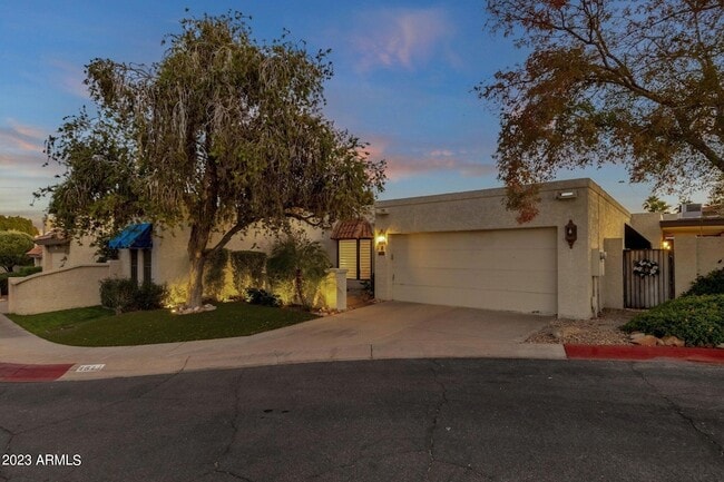 4611 E Desert Dr