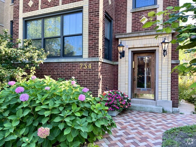 Building Photo - 734 Mulford St Unit Garden Apartment