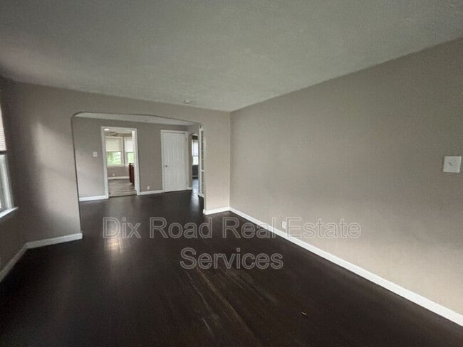 Photo - 144 Niagara Ave