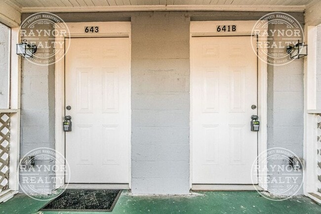 Photo - 643-643 Kenwood Ave