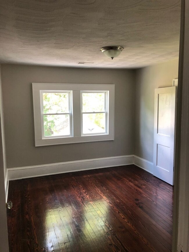 Photo - 837 30th St NW