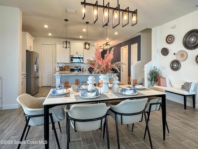 Photo - 1791 Marigold Trl NW