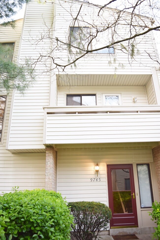 Photo - 9745 Lake Shore Dr