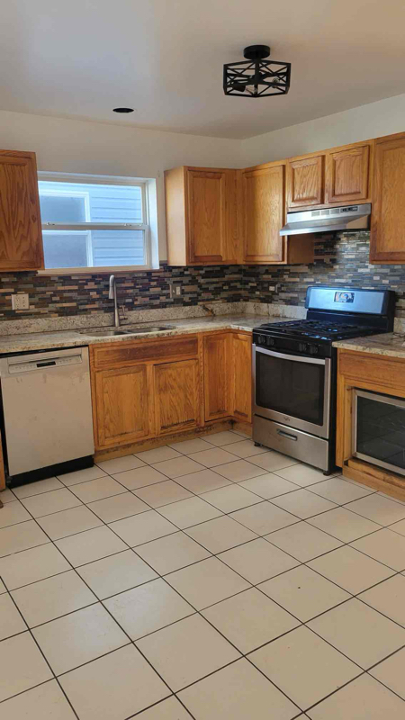 Building Photo - 1322 E 72nd Pl Rental