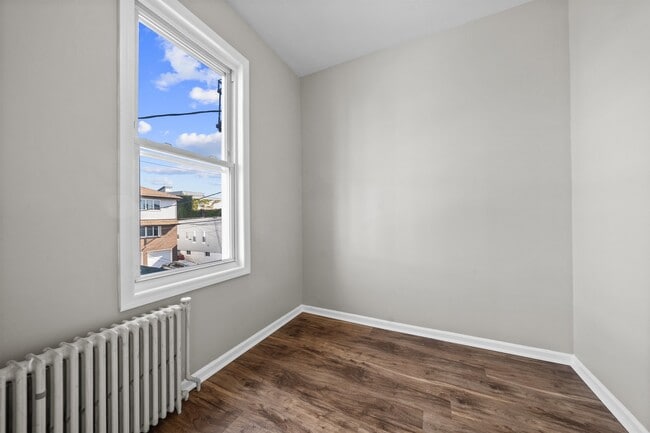Photo - 34 W 18th St