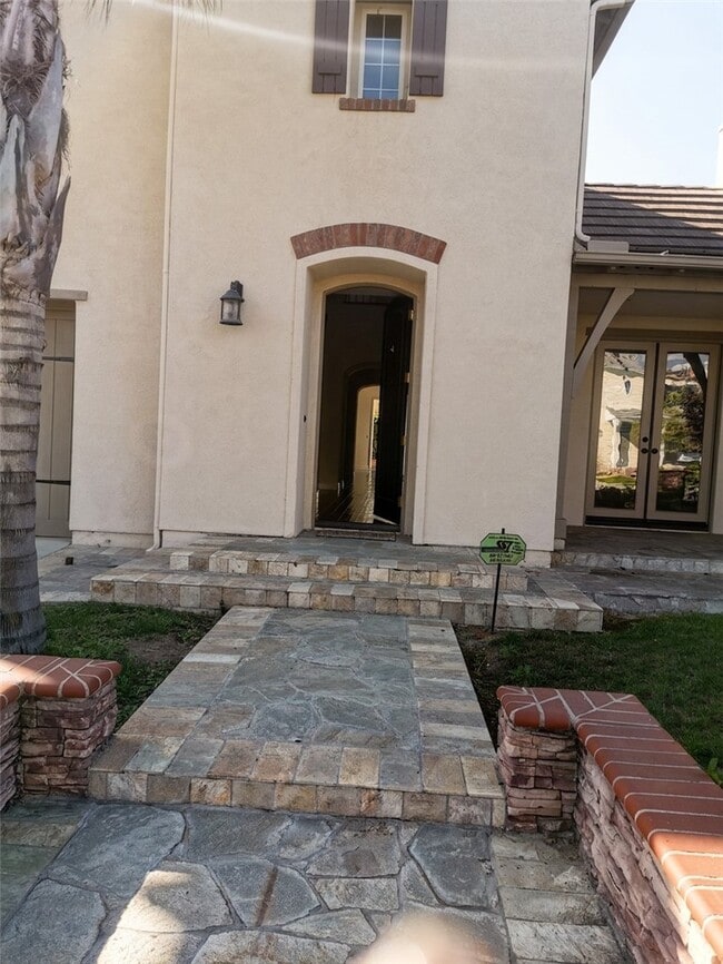 1318 Swan Loop S