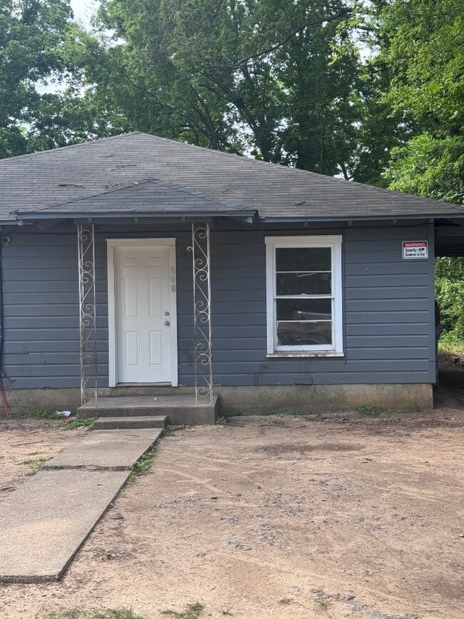 Photo - 608 Travis Ave